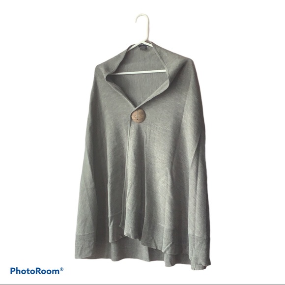 Grey cape - Picture 1 of 5